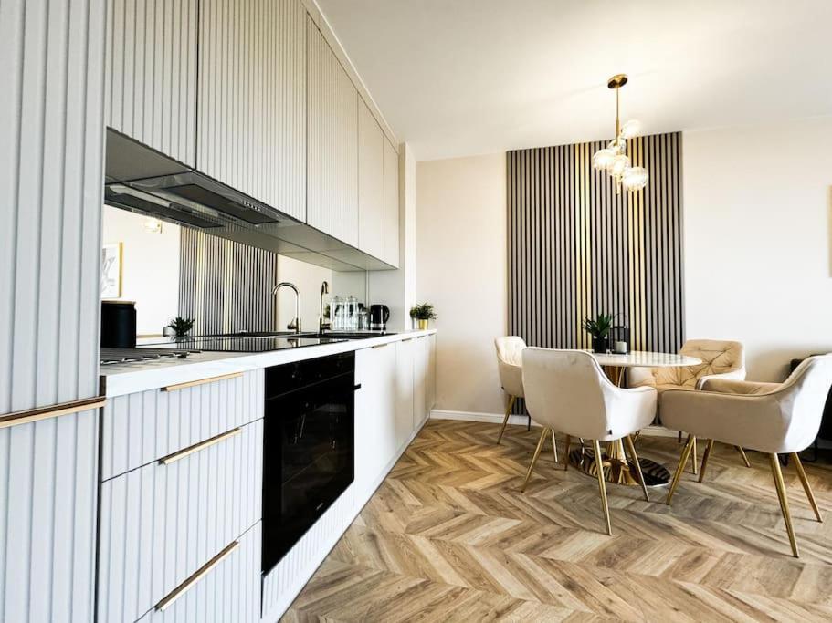 Balcony & Parking, Modern Elegant Apartment! Near Tram Wrocław Zewnętrze zdjęcie
